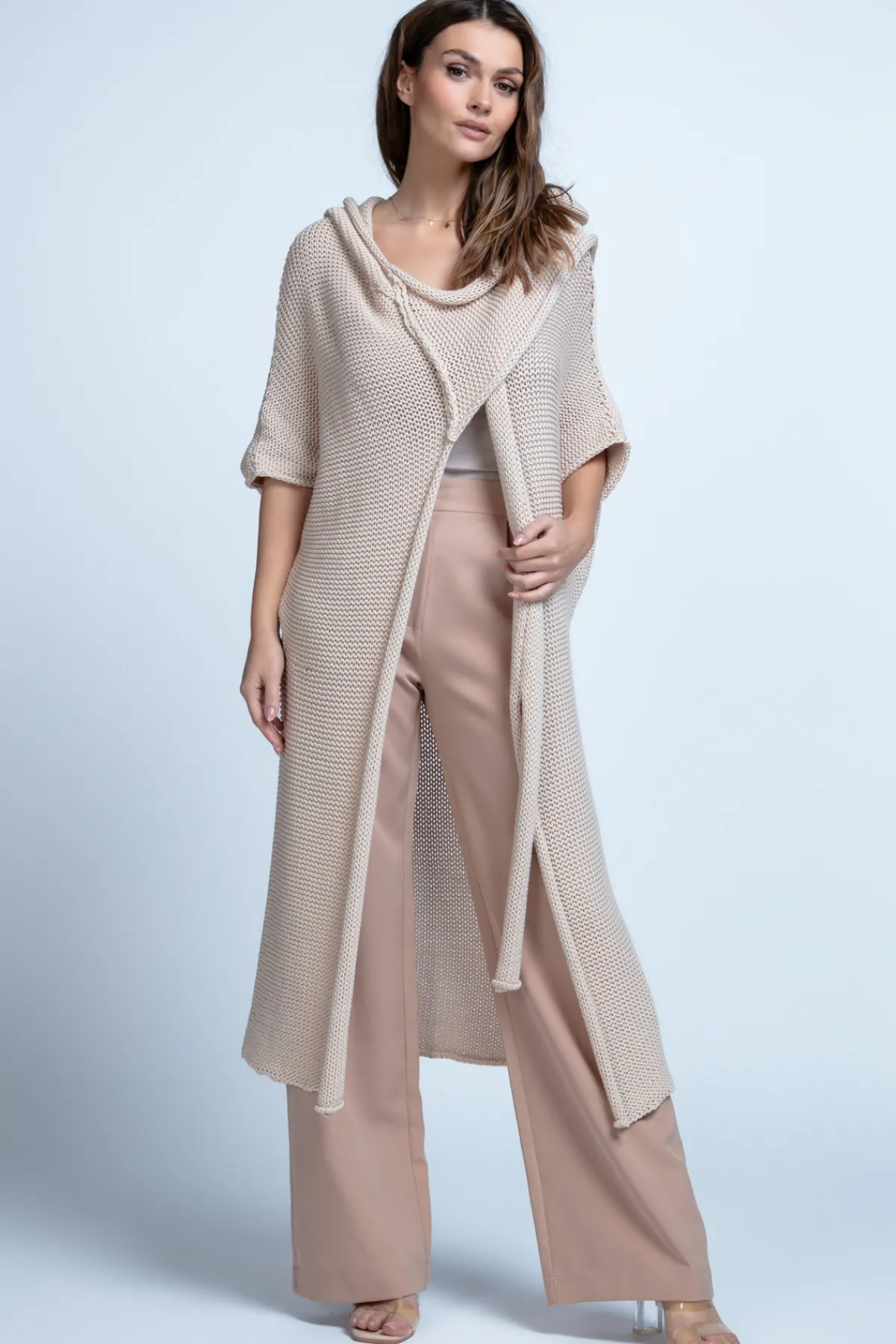 Kardigany Eleganckie | Kardigany Klasyczne>Fobya BAWEŁNIANY KARDIGAN OVERSIZE Z KAPUREM F1852 beżowy