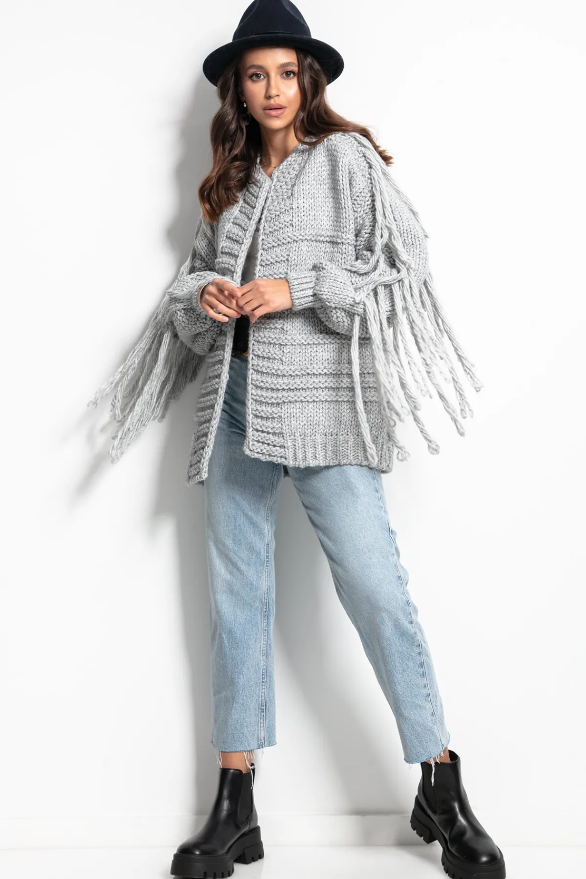 Kardigany Na Jesień I Zimę>Fobya Kardigan Chunky Knit z frędzlami F1089 szary