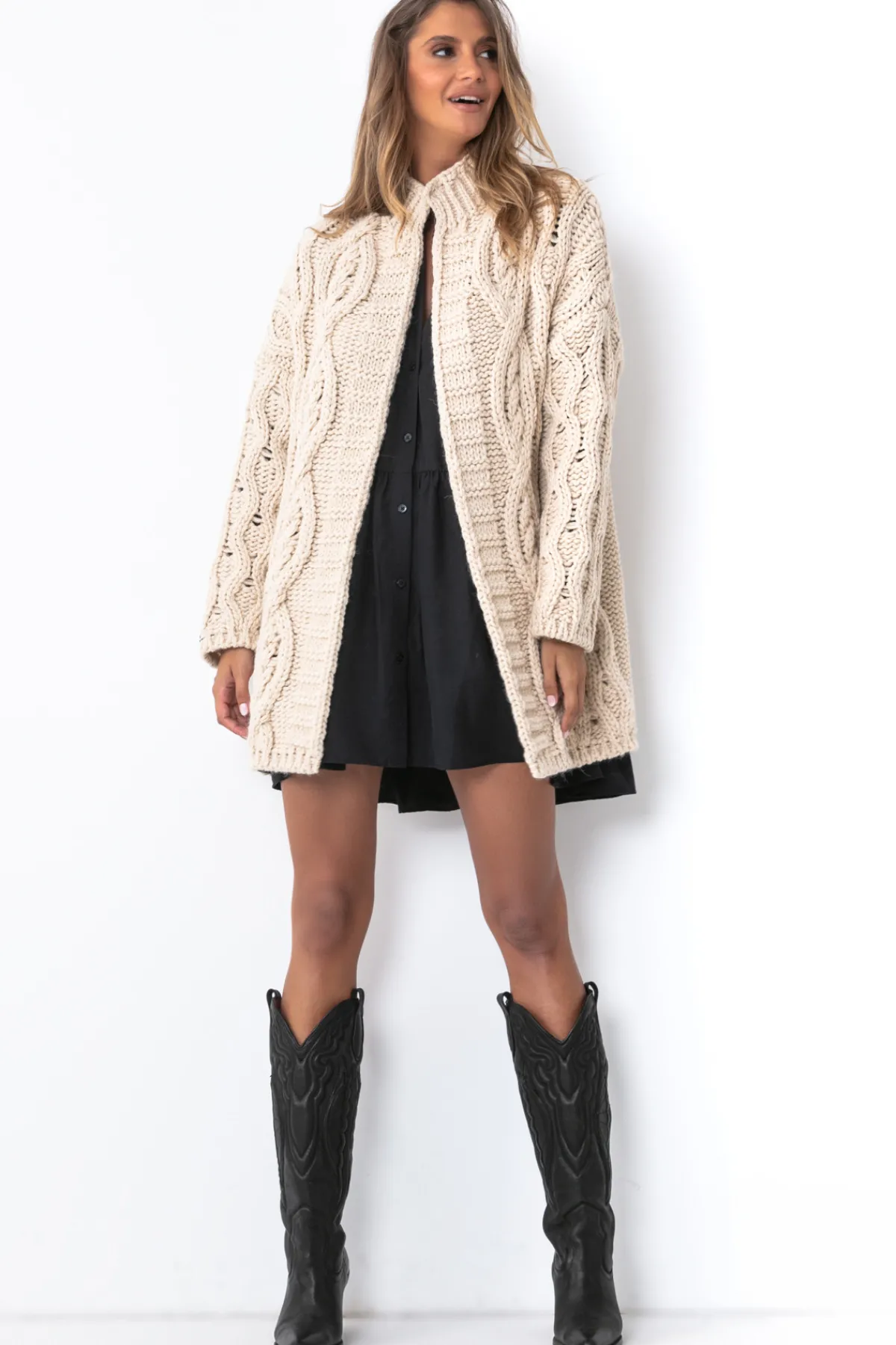 Kardigany Na Jesień I Zimę | Kardigany Klasyczne>Fobya Kardigan o grubym splocie Chunky Knit F1555 beżowy