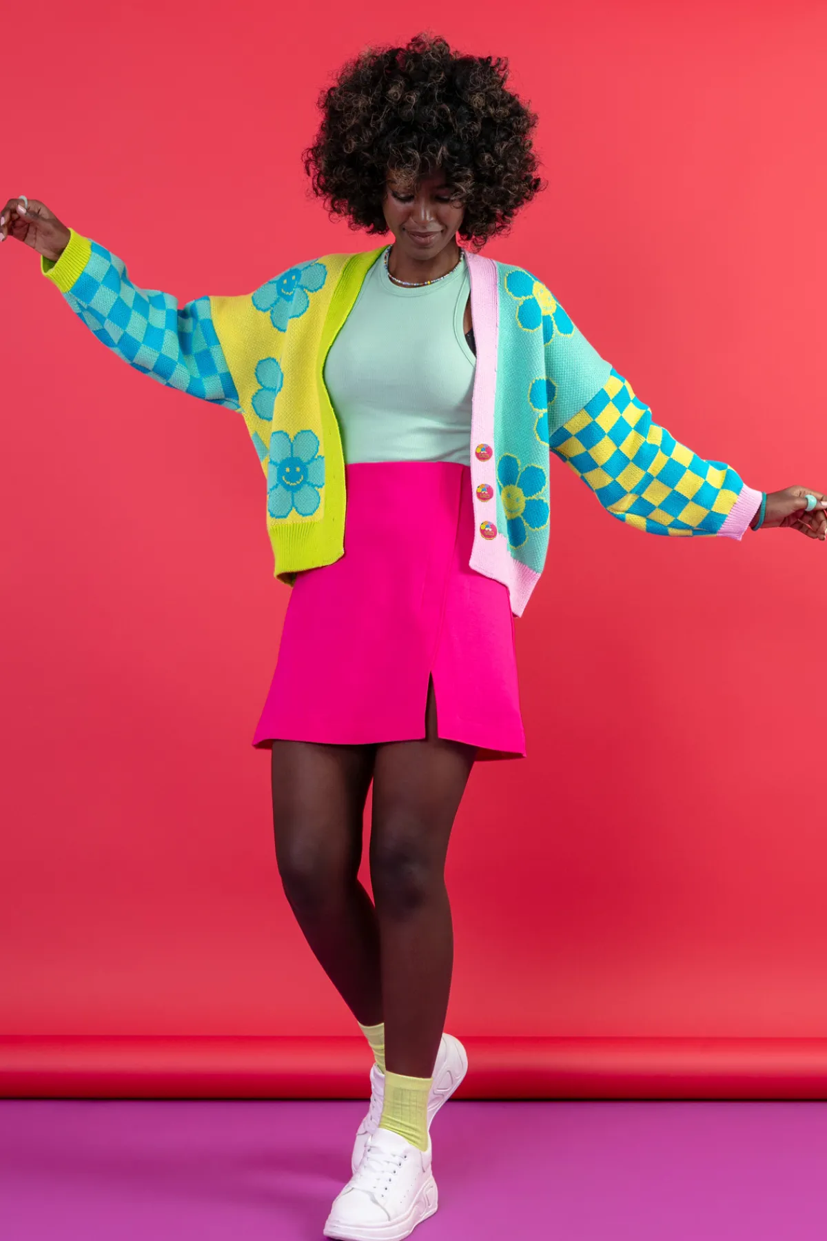 Kardigany Zapinane | Kardigany Ażurowe>Fobya Kardigan w kwiaty - sweter zapinany krótki bawełniany F1445 limonkowy