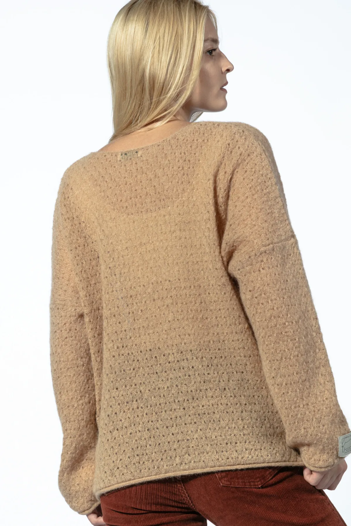 Swetry Oversize | Swetry Eleganckie>Fobya Lekki ażurowy sweter z wełny alpaki F1730 carmel