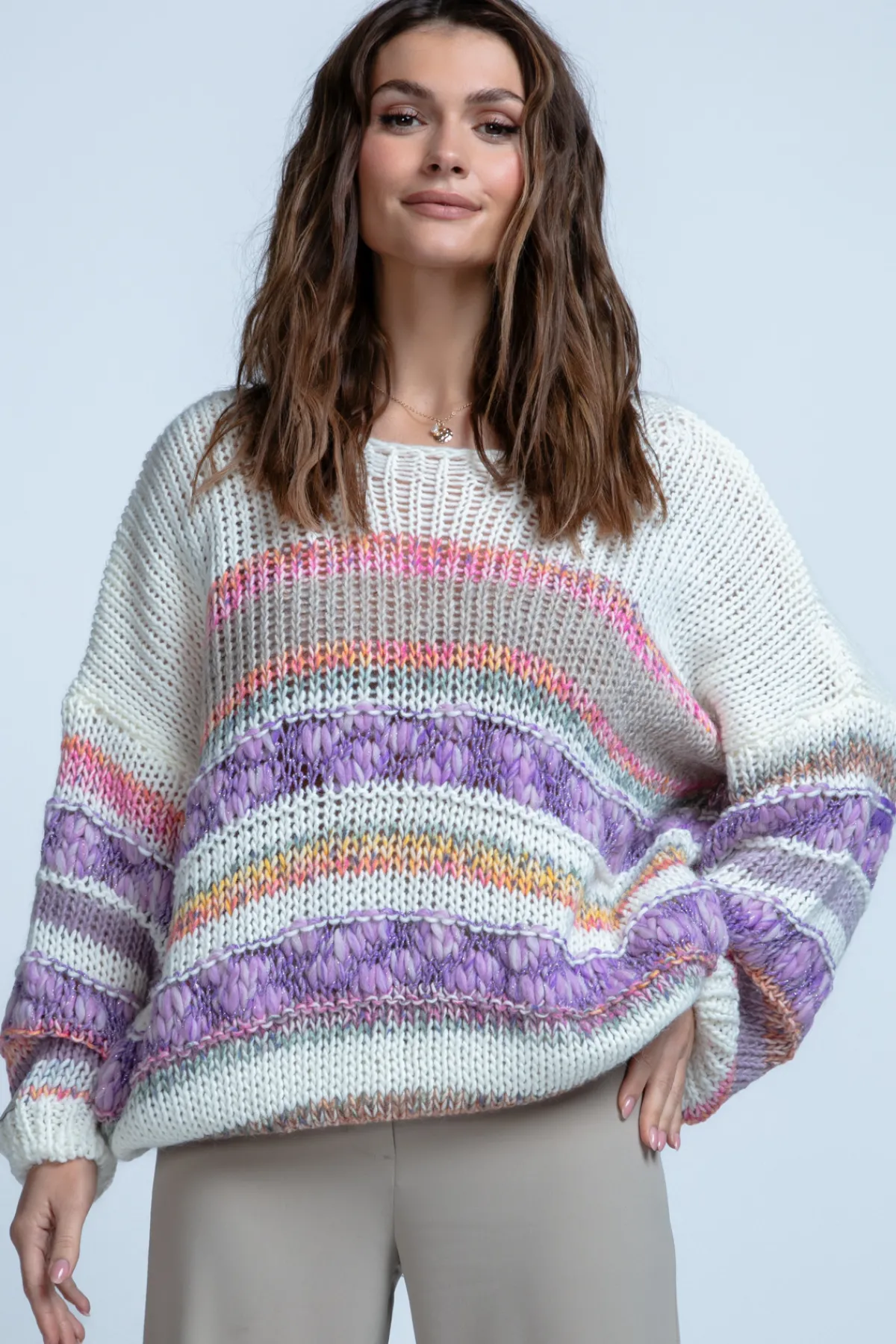 Swetry Oversize | Cienkie Swetry>Fobya Lekki oversizowy kolorowy sweter F1842 fiolet
