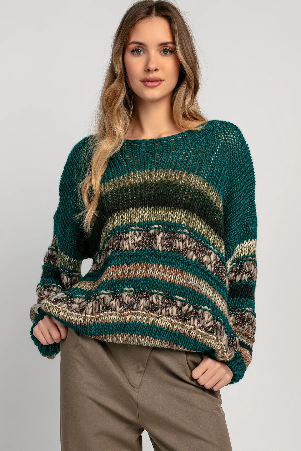 Swetry Oversize | Cienkie Swetry>Fobya Lekki oversizowy kolorowy sweter F1842 oliwka