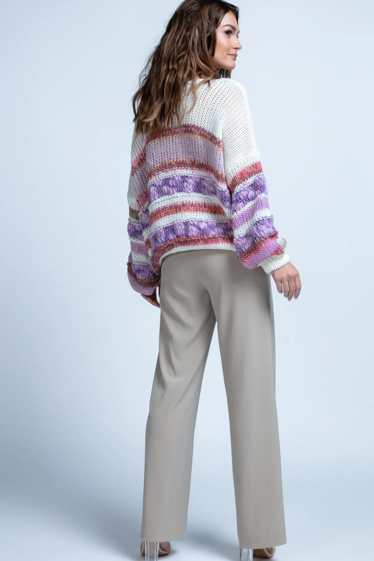 Swetry Oversize | Cienkie Swetry>Fobya Lekki oversizowy kolorowy sweter F1842 różowy