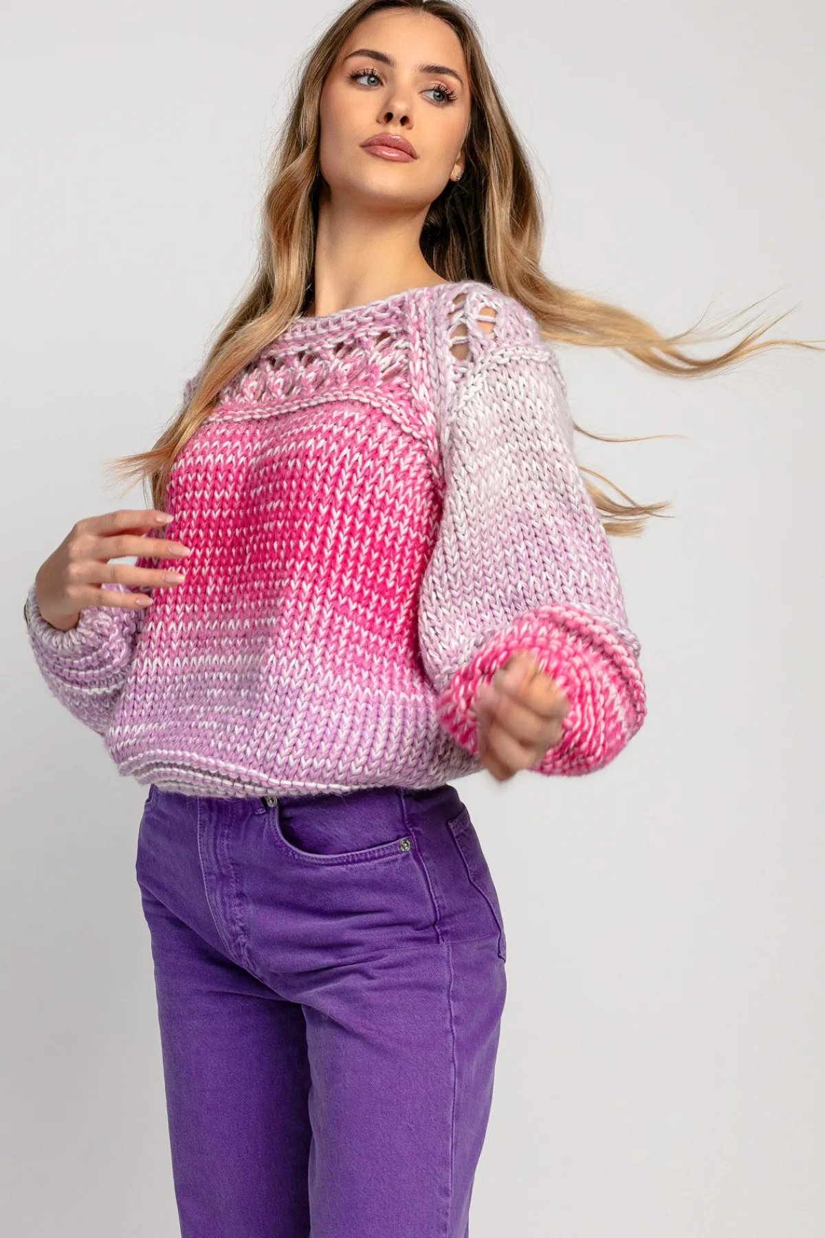 Swetry Ażurowe | Swetry Kolorowe>Fobya Sweter ażurowy o grubszym splocie chunky knit F1976 różowy