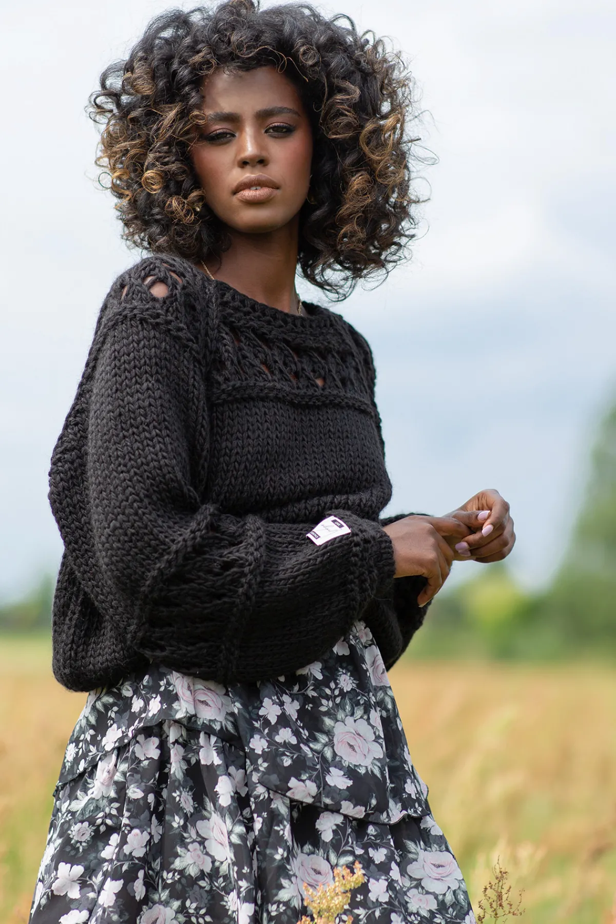 Swetry Na Jesień I Zimę | Ciepłe Swetry>Fobya Sweter z ażurem o grubszym splocie Chunky Knit F1260 czarny