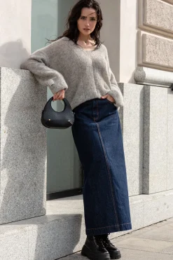 Swetry Oversize | Swetry Eleganckie>Fobya Sweter z dekoltem z wełny alpaki F1395 szary