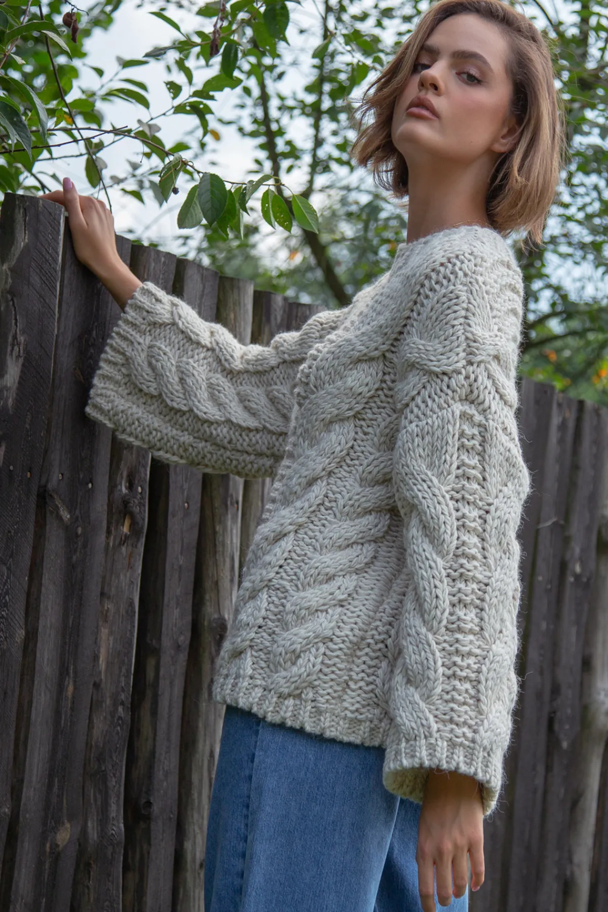 Swetry Na Jesień I Zimę | Ciepłe Swetry>Fobya Sweter z grubymi warkoczami CHUNKY KNIT F780 beżowy