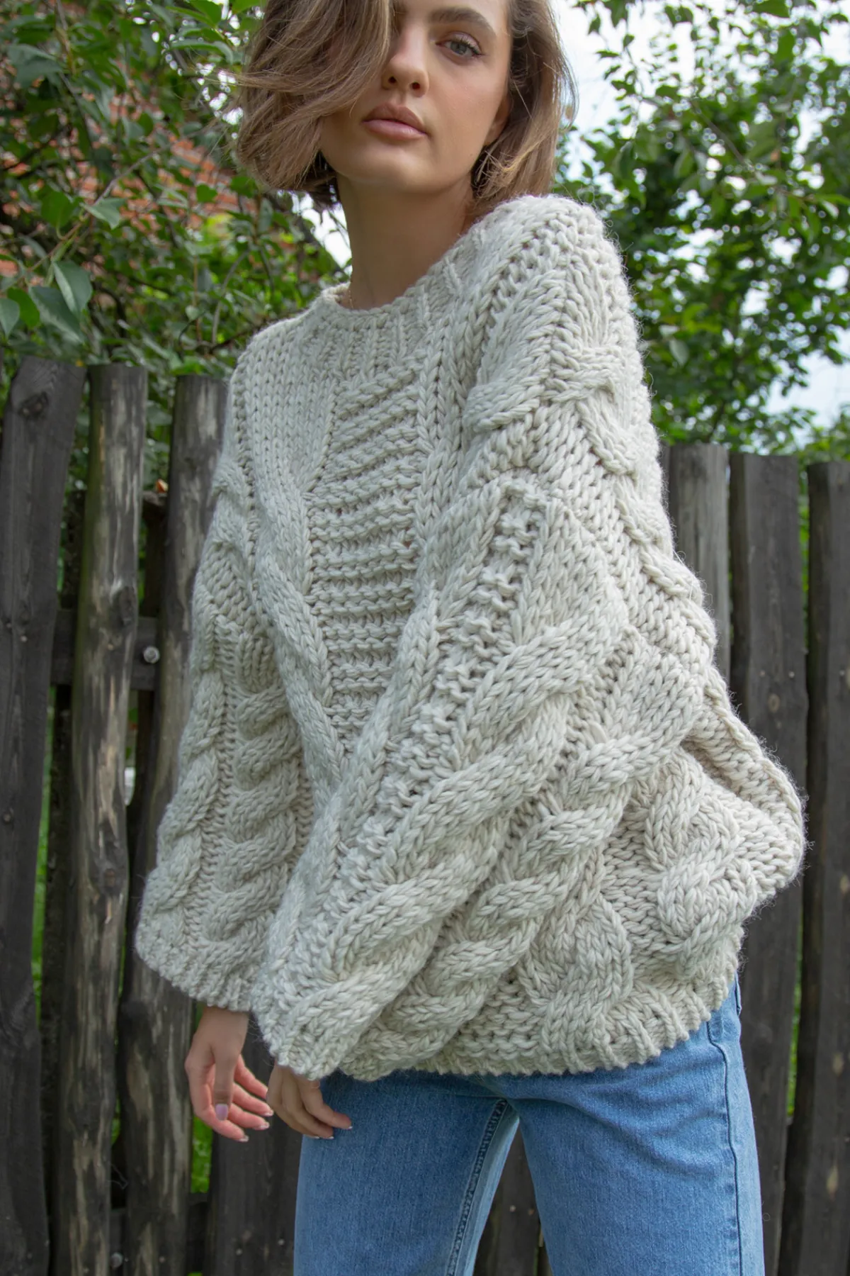 Swetry Na Jesień I Zimę | Ciepłe Swetry>Fobya Sweter z grubymi warkoczami CHUNKY KNIT F780 beżowy