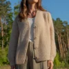 Kardigany Na Jesień I Zimę | Kardigany Eleganckie>Fobya Zapinany kardigan z niefarbowanej wełny alpaki F1725 beżowy